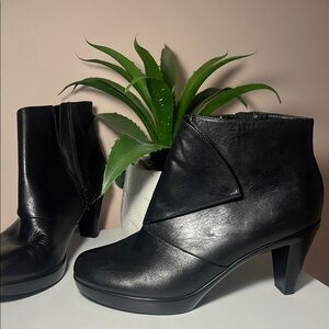 Bella Vita Black Heeled Boots with Chunky Heel